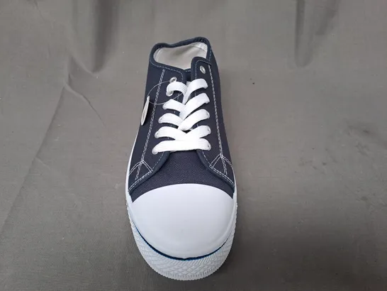 BOXED PAIR OF URBAN JACKS SHOES IN NAVY SIZE 8