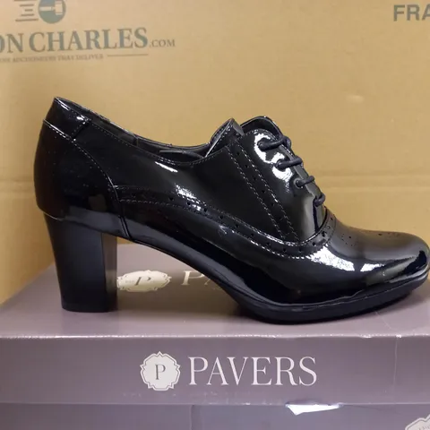 BOXED PAIR OF PAVERS BLACK PATENT SHOES - SIZE 7