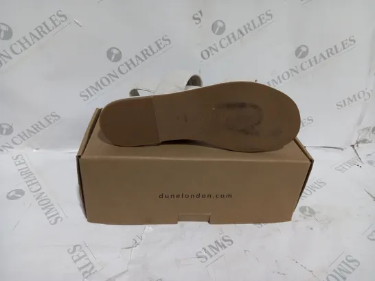 BOXED DUNE LEATHER CUSHION FLAT SANDALS SIZE 6