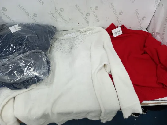 LARGE QUANTITY OF ASSORTED CLOTHING ITEMS TO INCLUDE HOODIES, SWEATERS, ETC - COLLECTION ONLY