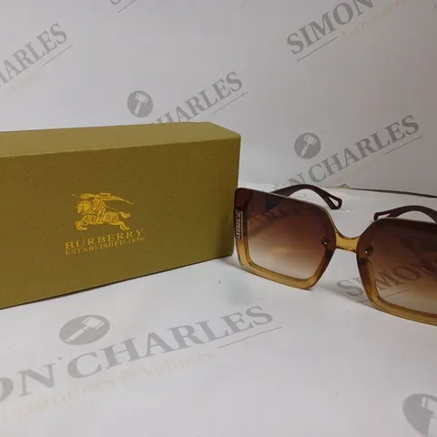 BOXED BURBERRY SQUARE FRAME SUNGLASSES 