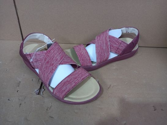 BOXED PAIR OF HUSH PUPPIES SANDALS IN RED UK SIZE 6