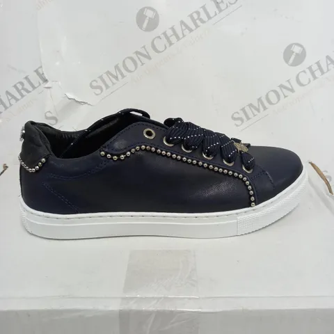 BOXED PAIR OF MODA IN PELLE ARITA NAVY LEATHER TRAINERS - SIZE 3