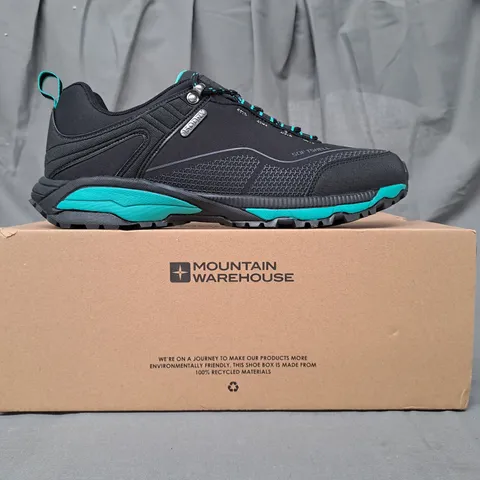 BOXED PAIR OF MOUNTAIN WAREHOUSE COLLIE WOMENS WATERPROOF RUNNING SHOES IN BLACK/CYAN UK SIZE 9