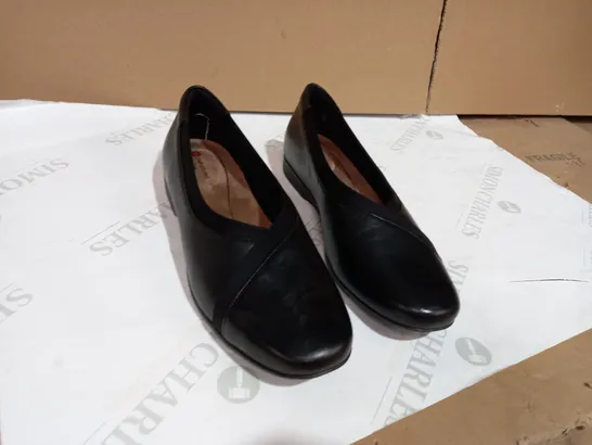 CLARKS DARCEY EASE BLACK LEATHER LOAFERS SIZE 6