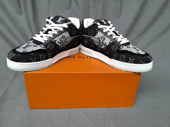 BOXED PAIR OF LOUIS VUITTON TRAINER SNEAKERS IN BLACK/WHITE EU SIZE 42