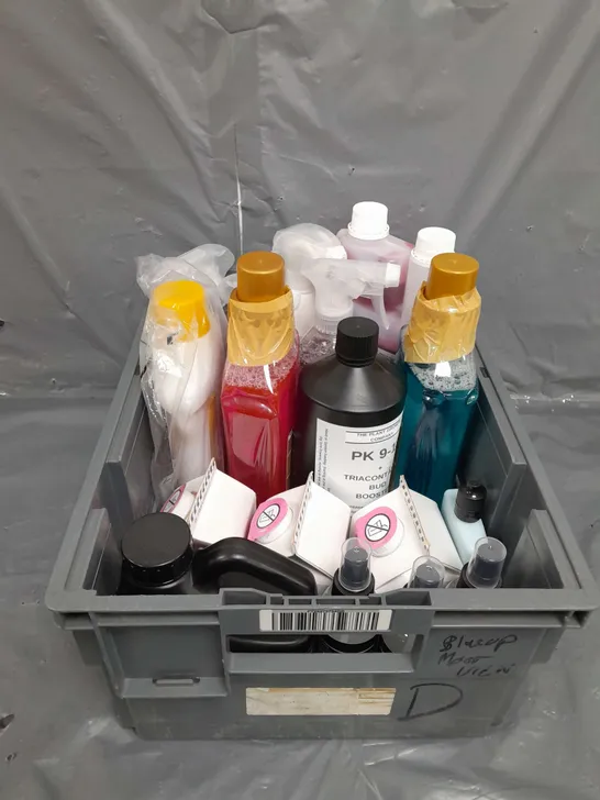 BOX OF APPROX 10 CLEANING PRODUCTS TO INCLUDE WASHING UP LIQUID , SURFACE CLEANER , HOB CLEANER - COLLECTION ONLY