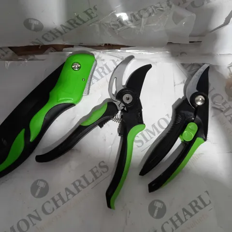 SET OF 3 GARDEN TOOLS, GREEN