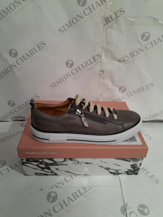 PAIR OF MODA IN PELLE FILICIA TRAINERS IN TAUPE - SIZE 6