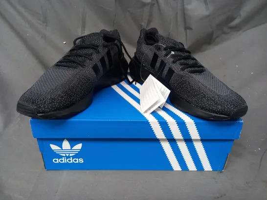 BOXED PAIR OF ADIDAS SWIFT RUN 22 SHOES IN BLACK UK SIZE 10