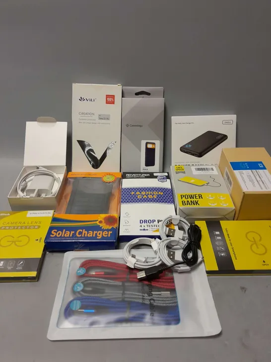APPROXIMATELY 20 PHONE ACCESSORIES AND ELECTRICALS TO INCLUDE TEMPERED GLASS SCREEN PROTECTORS, POWER BANKS, CHARGING CABLES, ETC