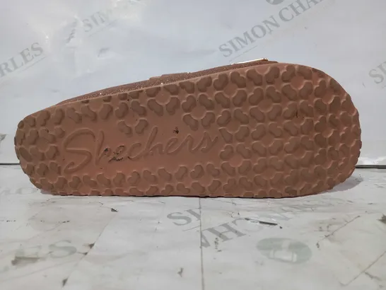 SKECHERS ROSE GOLD CALI GEAR SANDALS - SIZE 4