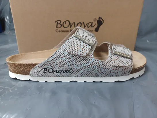 BOXED PAIR OF BONOVA SANDALS WHITE SNAKE SKIN PRINT DESIGN SIZE 7 UK