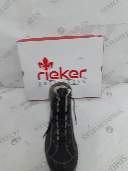 BOXED PAIR OF RIEKER LACE UP BOOTS IN BLACK SIZE 7.5