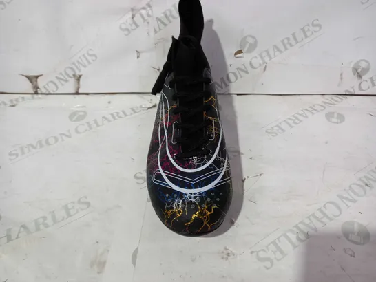 BOXED PAIR OF DESIGNER FOOTBALL BOOTS IN BLACK WITH MULTICOLOUR LIGHTNING PATTERN SIZE UNSPECIFIED