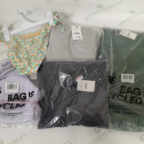 APPROXIMATELY 20 ASSORTED COTTON ON CLOTHING ITEMS TO INCLUDE SWEATPANTS IN GREEN SIZE XL, STRAPPY BACK CROP TOP IN LAVENDER CREAM SIZE XL, HEAVY WEIGHT T-SHIRT IN NAVY SIZE S