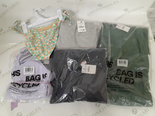 APPROXIMATELY 20 ASSORTED COTTON ON CLOTHING ITEMS TO INCLUDE SWEATPANTS IN GREEN SIZE XL, STRAPPY BACK CROP TOP IN LAVENDER CREAM SIZE XL, HEAVY WEIGHT T-SHIRT IN NAVY SIZE S