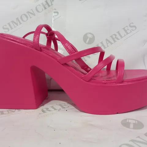 PAIR OF SCHUH OPEN TOE HIGH PLATFORM BLOCK HEEL SANDALS IN PINK SIZE UNSPECIFIED