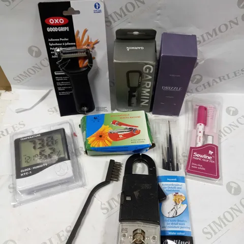 BOX OF APPROXIMATELY 15 ASSORTED HOUSEHOLD ITEMS TO INCLUDE HUMIDITY CLOCK, DRIZZLE HYDRATING MIST, WATER COLOUR PAINT BRUSHES ETC 