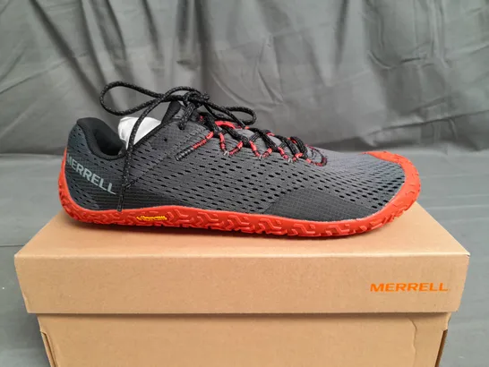 BOXED PAIR OF MERRELL TRAINERS SIZE UK 11