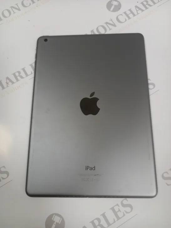 APPLE IPAD MODEL A1474 - SILVER