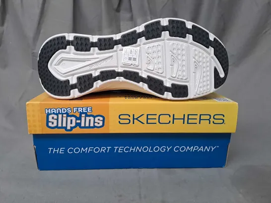 BOXED PAIR OF SKECHERS SLIP-INS IN BLACK UK SIZE 10