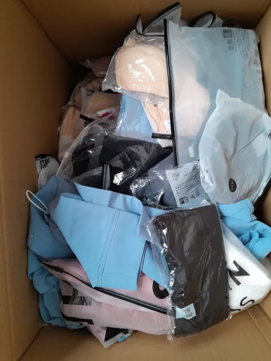 BOX OF APPROXIMATELY 25 ASSORTED CLOTHING ITEMS TO INCLUDE - SHIRT, DRESS, JEANS ETC