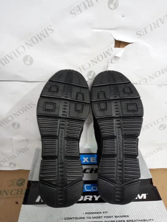 BOXED PAIR OF SKECHERS EXTRA WIDE FIT AIR-COOLED MEMORY FOAM SLIP ON SHOES SIZE 10.5