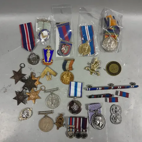 APPROXIMATELY 20 ASSORTED COMMEMORATIVE MEDALS FROM VARIOUS YEARS	