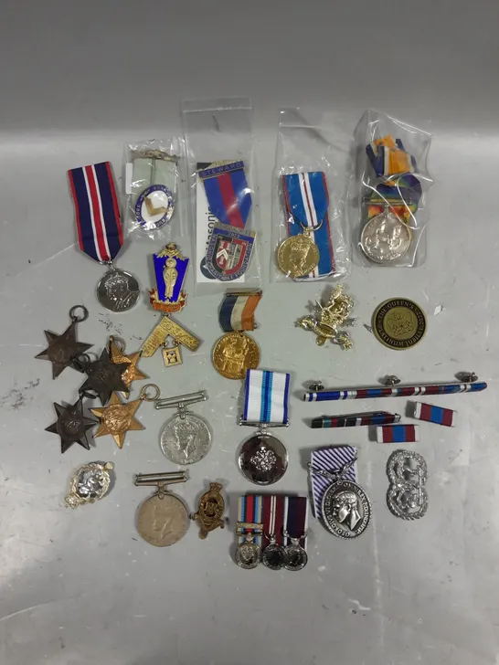 APPROXIMATELY 20 ASSORTED COMMEMORATIVE MEDALS FROM VARIOUS YEARS	