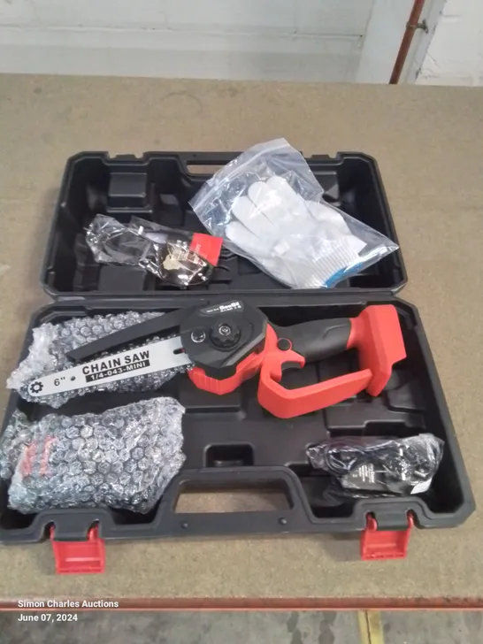 BOXED SEESII 6" MINI CHAINSAW, CARRY CASE, 2 BATTERY'S AND SPARE CHAIN