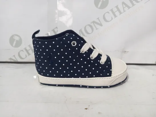 BOXED PAIR OF RALPH LAUREN KIDS SHOES IN NAVY/WHITE DOT PATTERN UK SIZE 3.5