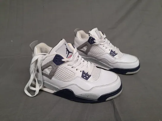 BOXED PAIR OF AIR JORDAN 4 RETRO WHITE/MIDNIGHT NAVY SIZE UK 4.5