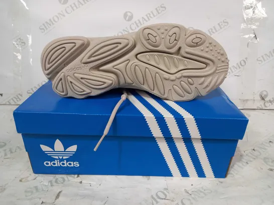 BOXED PAIR OF ADIDAS OZWEEGO SHOES IN BEIGE UK SIZE 7