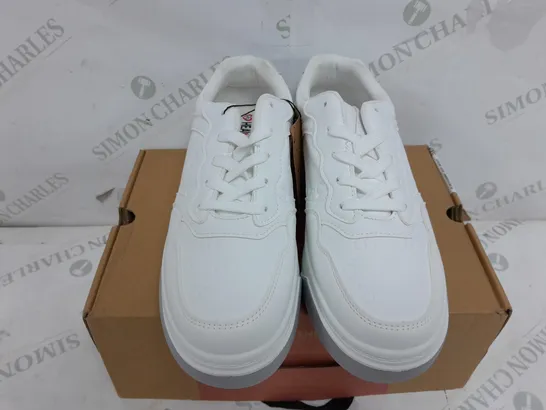 BOXED PAIR OF HEAVENLYFEET EASTIDE TRAINERS IN WHITE - EU 41