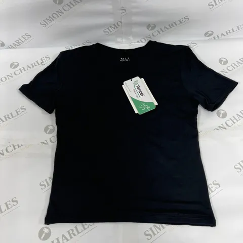 T/ALA 365 SHORT SLEEVE T SHIRT IN SHADOW BLACK SIZE MEDIUM