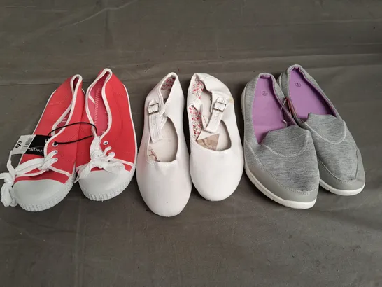 APPROXIMATELY 15 PAIRS OF LADIES SHOES. ASSORTED SIZES, COLOURS AND STYLES