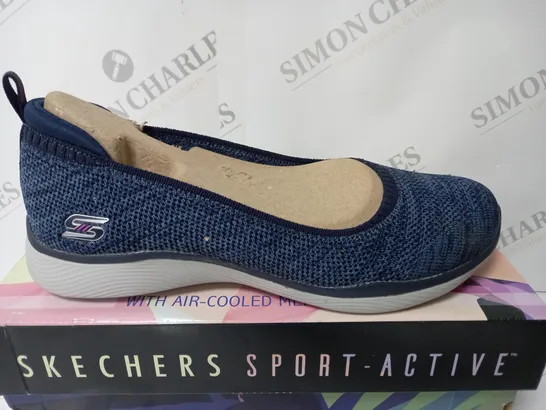 SKECHERS SIZE 6 MICROBURST 2.0 BE ICONIC STRETCH FIT PUMP NAVY