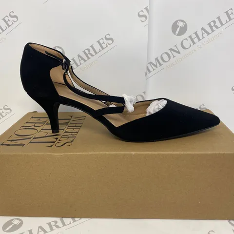 BOXED PAIR OF WHERE'S THAT FROM BRIDAL SANDALS BLACK SUEDE SIZE 7
