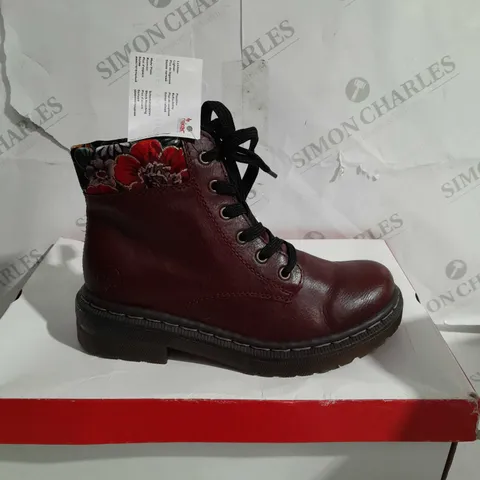 RIEKER RED INTEREST COLOUR BOOT SIZE 4 - BOXED 