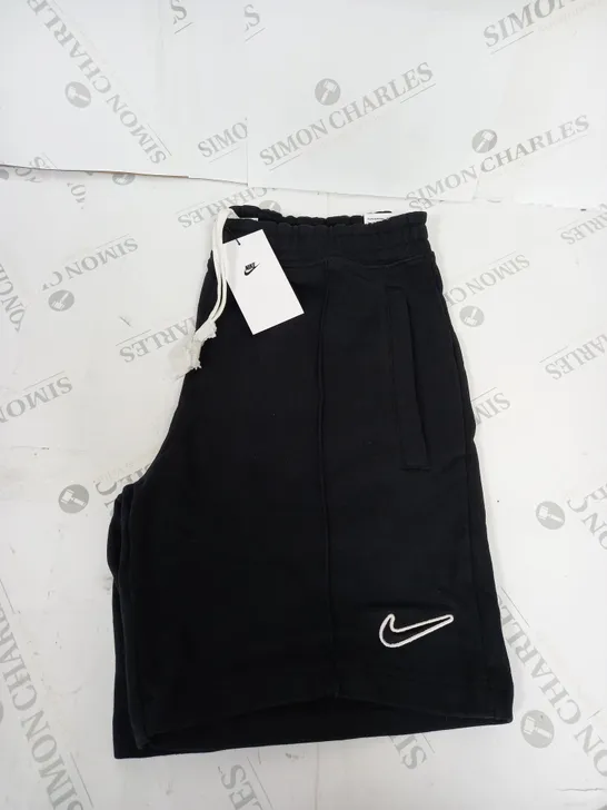 NIKE LOGO CASUAL SHORTS SIZE M