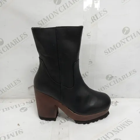 APPROXIMATELY 7 PAIRS OF SILENCE+NOISE WOOD BOTTOM LEATHER BOOTS TO INCLUDE SIZES 8, 9