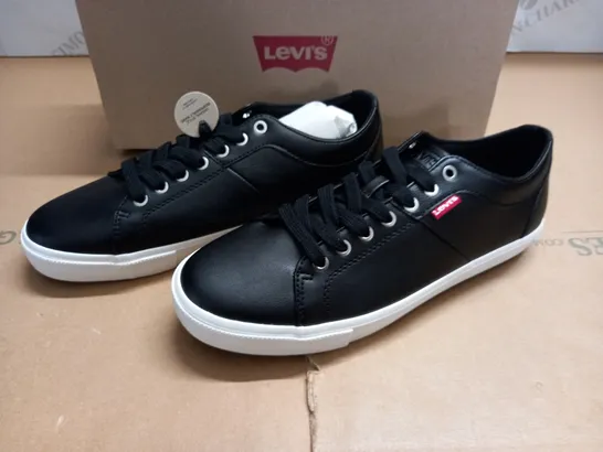 BOXED BRAND NEW LEVIS WOODWARD TRAINERS IN BLACK - 10 (44)