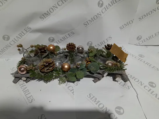 DECORATIVE WREATH WITH CANDLE HOLDERS