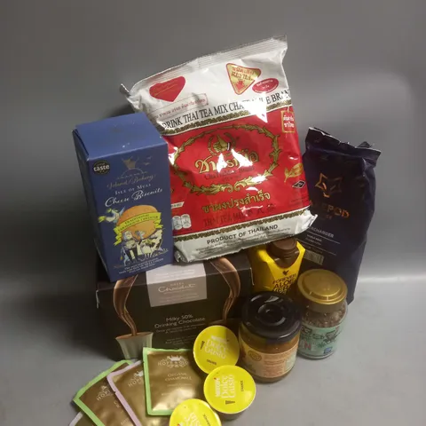TOTE OF APPROX 12 ASSORTED FOOD ITEMS TO INCLUDE - CAFEPOD COFFEE BEANS SOUTH DEVON CHILLI CHUTNEY - HOTEL CHOCOLATE MILK DRINKING CHOCOLATE ETC