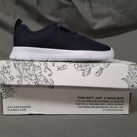 BOXED PAIR OF CLARKS ATH FLUX KIDS SHOES IN NAVY UK SIZE 8