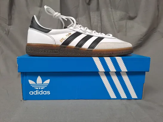 BOXED PAIR OF ADIDAS HANDBALL SPEZIAL SHOES IN WHITE/BLACK UK SIZE 9