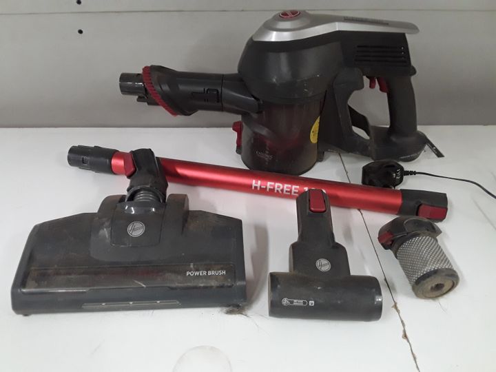 Lot 2025 HOOVER H FREE 100 CORDLESS VACUUM Simon Charles Auctioneers