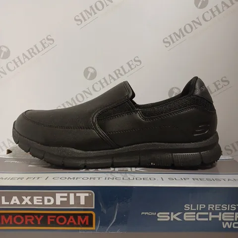 BOXED SKECHERS DOUBLE GORE SHOES, BLACK - SIZE 7