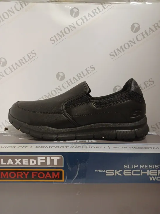 BOXED SKECHERS DOUBLE GORE SHOES, BLACK - SIZE 7